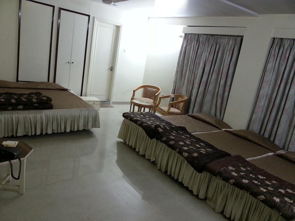 Oyo 15359 Hotel Kachandeep 斋浦尔 外观 照片